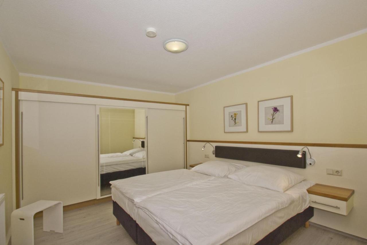 Fewo Mit Terrasse, Gratis Nutzung Vom Ahoi Erlebnisbad Und Sauna In Sellin - Haus Blick Zur See Fewo 13 Goehren (Ruegen) Exterior foto