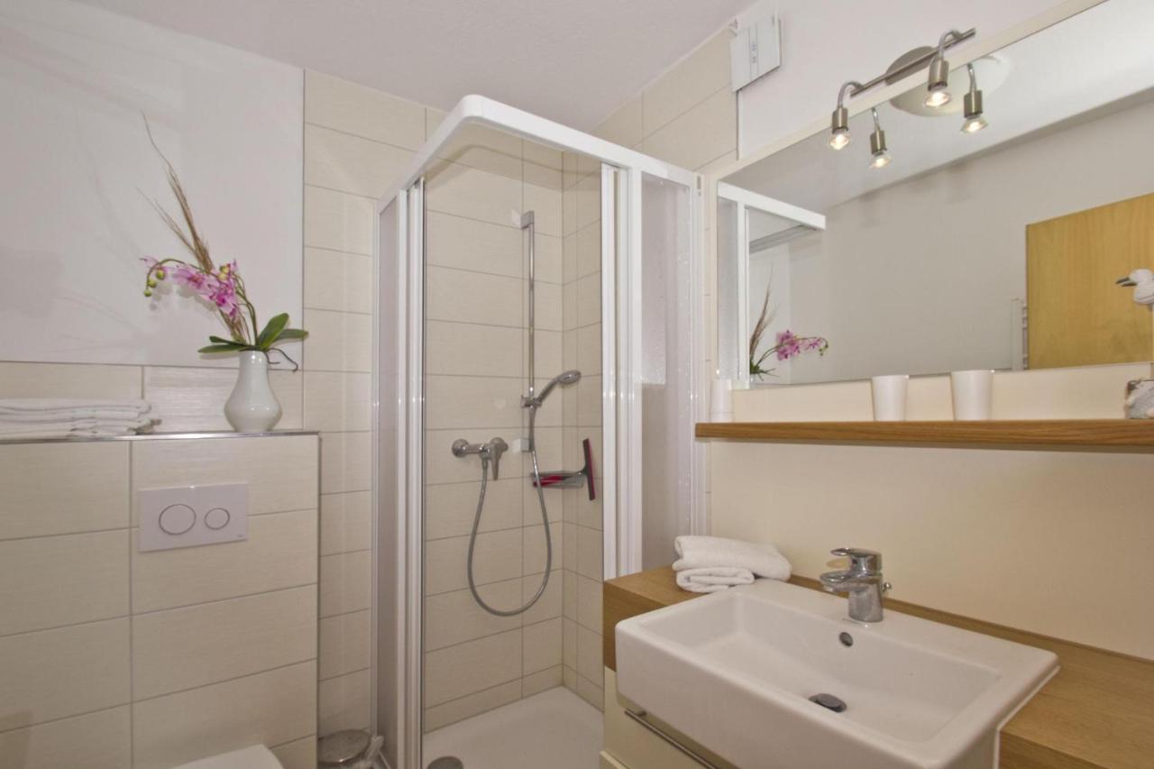 Fewo Mit Terrasse, Gratis Nutzung Vom Ahoi Erlebnisbad Und Sauna In Sellin - Haus Blick Zur See Fewo 13 Goehren (Ruegen) Exterior foto