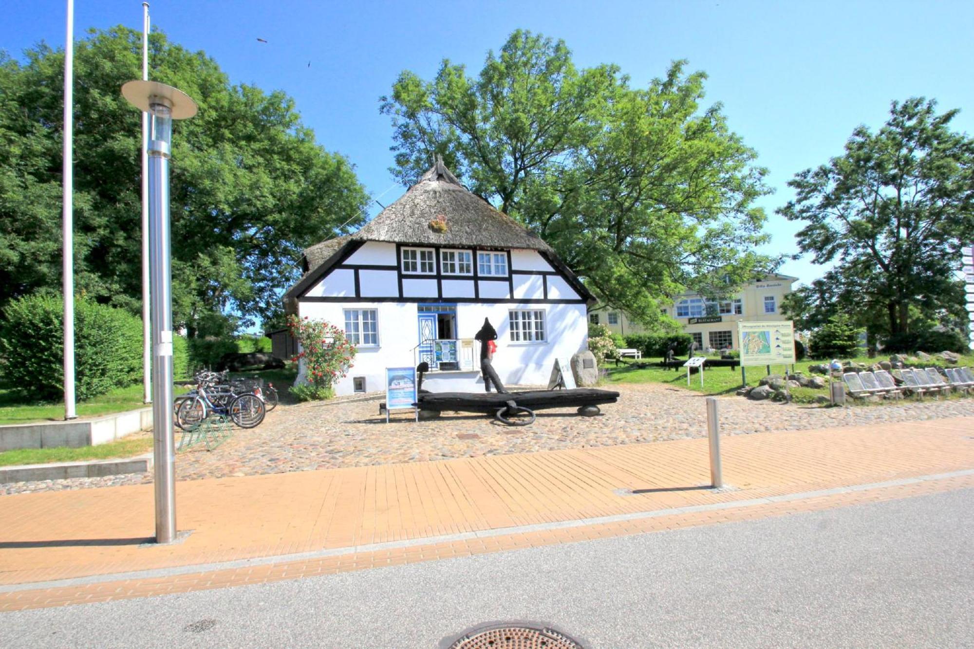 Fewo Mit Terrasse, Gratis Nutzung Vom Ahoi Erlebnisbad Und Sauna In Sellin - Haus Blick Zur See Fewo 13 Goehren (Ruegen) Exterior foto
